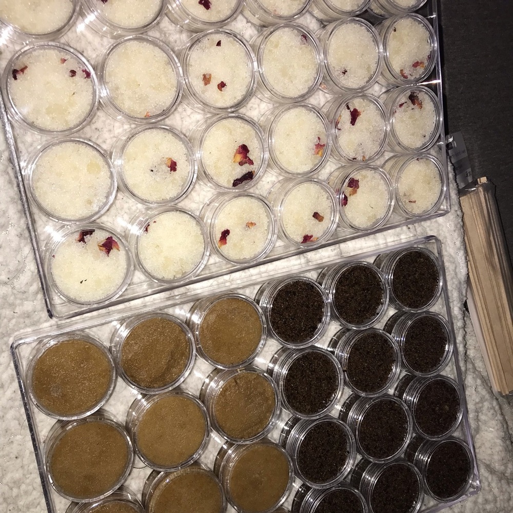 Lip scrubs !
